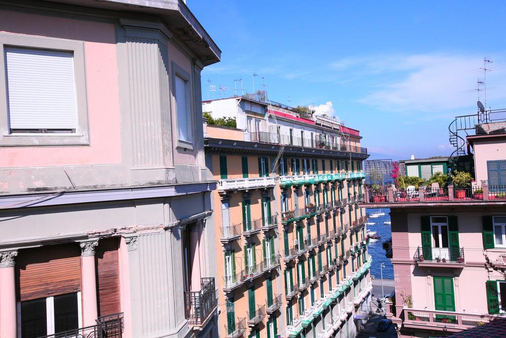 Couette-café Megaride Santa Lucia Naples