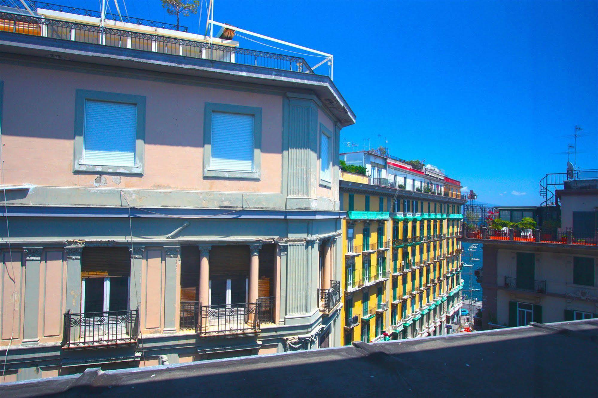 Megaride Santa Lucia 3* Neapel